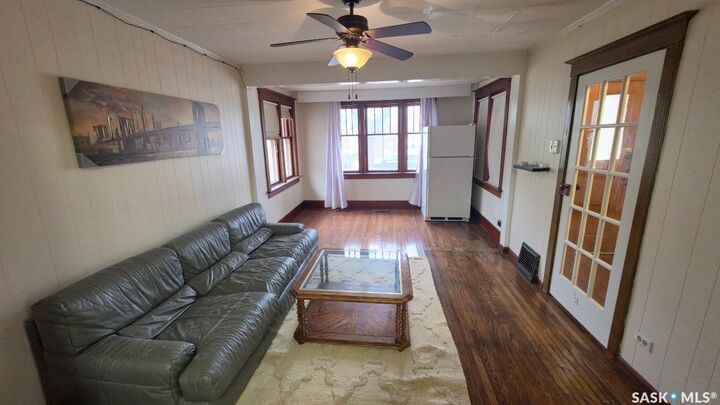 Property Photo:  950 Retallack Street  SK S4T 2H1 