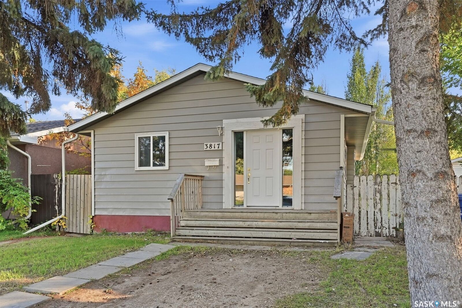 Property Photo: 3817 Diefenbaker Drive SK S7L 5C6