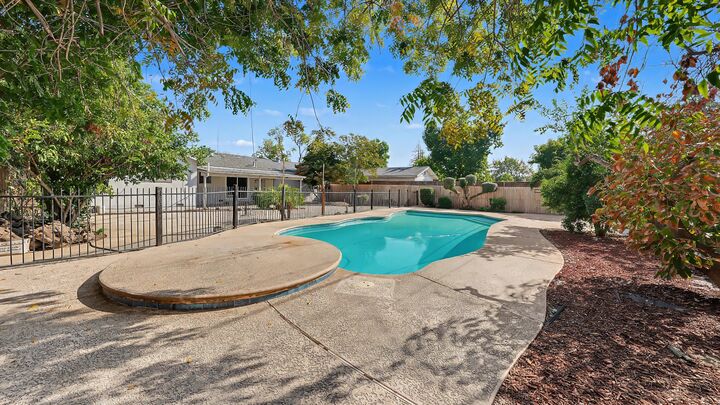 Property Photo:  2227 S Terrace Street  CA 93277 