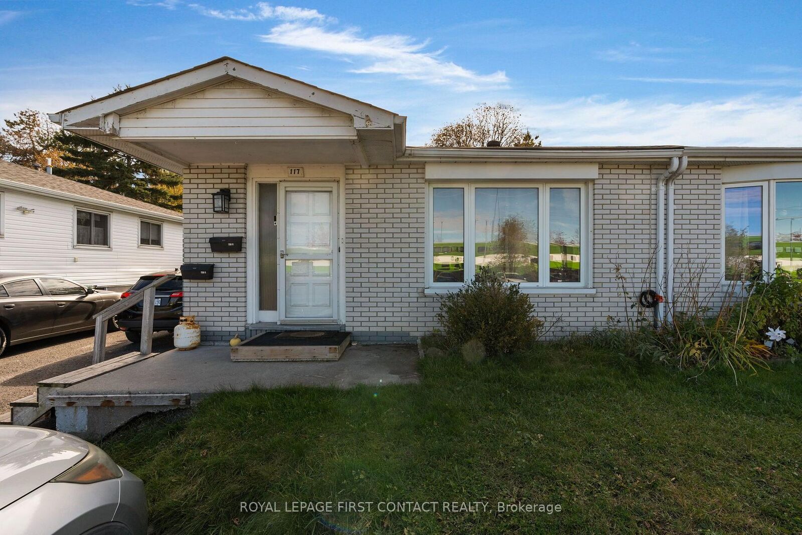 Property Photo:  117 Gowan Street  ON L4N 2P2 
