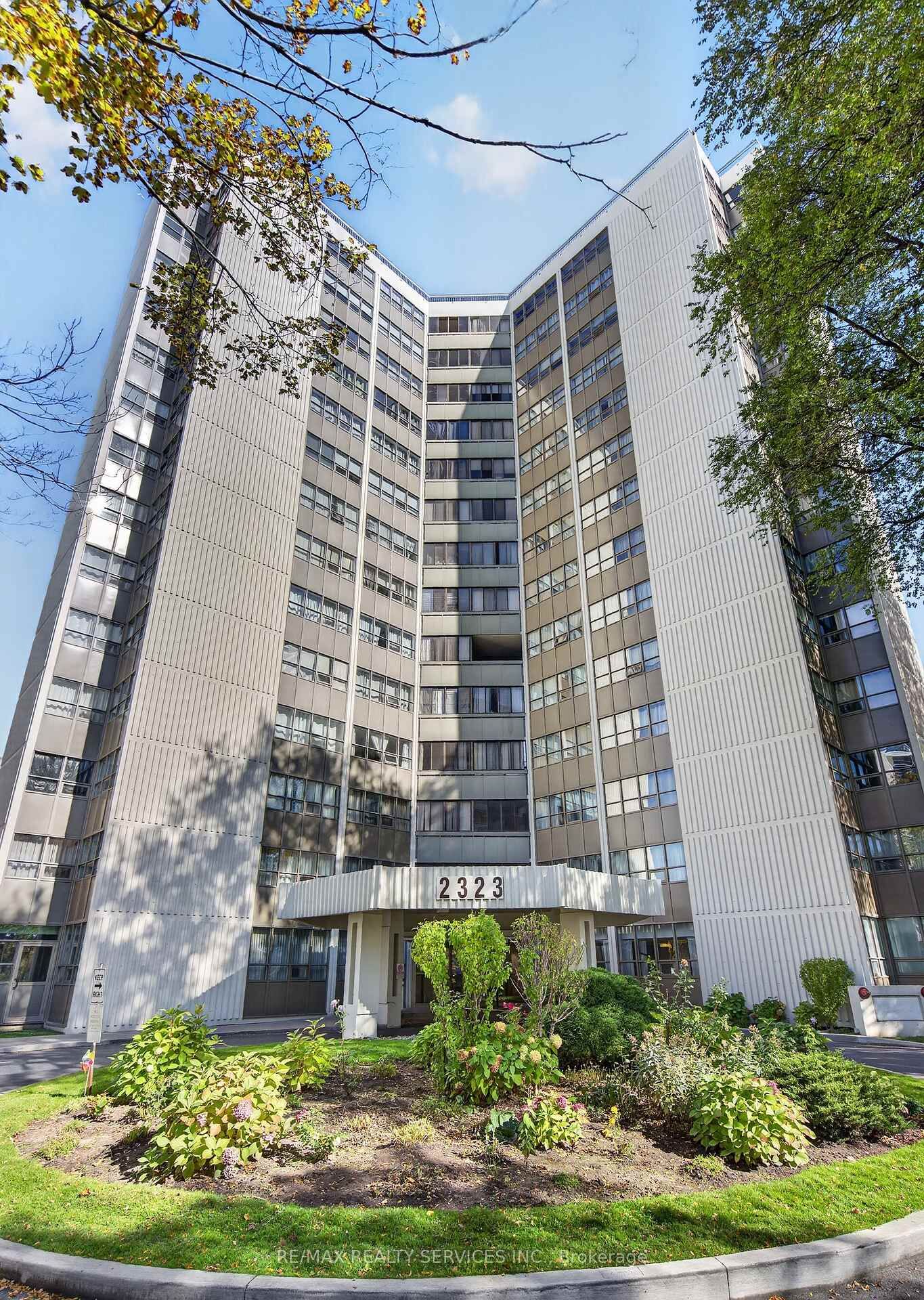 Property Photo:  2323 Confederation Parkway 1101  ON L5B 1R6 