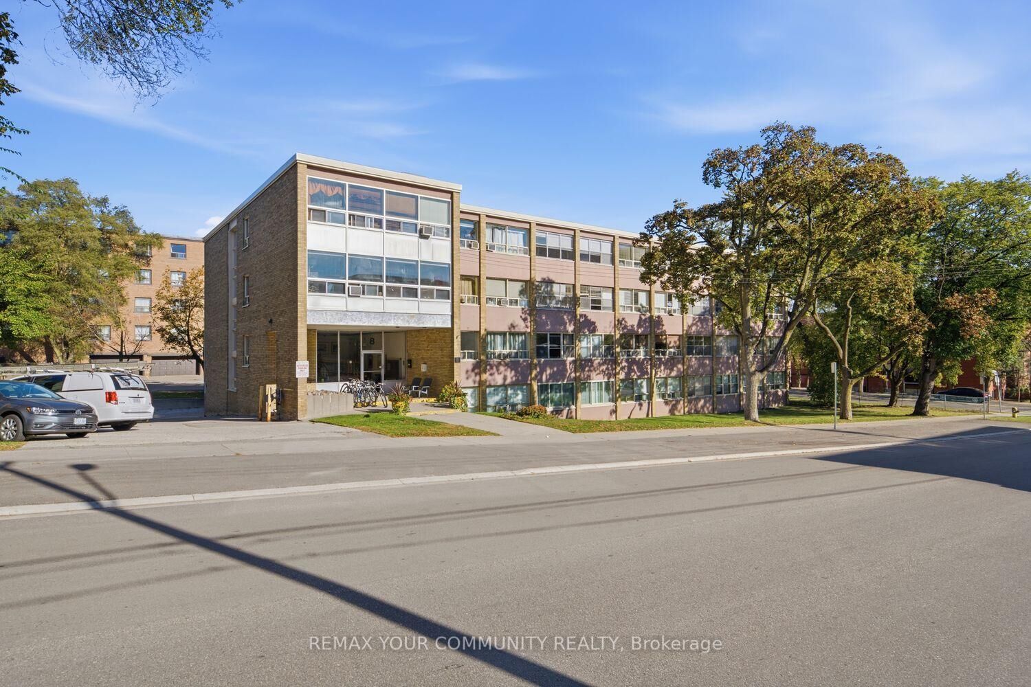 Property Photo:  8 Kinsdale Boulevard 12  ON M8Y 1T9 
