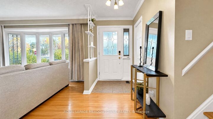 Property Photo:  158 Coronation Drive Upper  ON M1E 2H5 