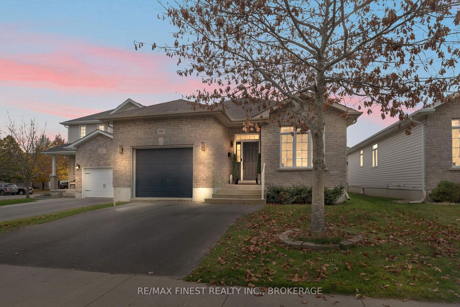 Property Photo:  995 Swanfield Street  ON K7M 0A6 