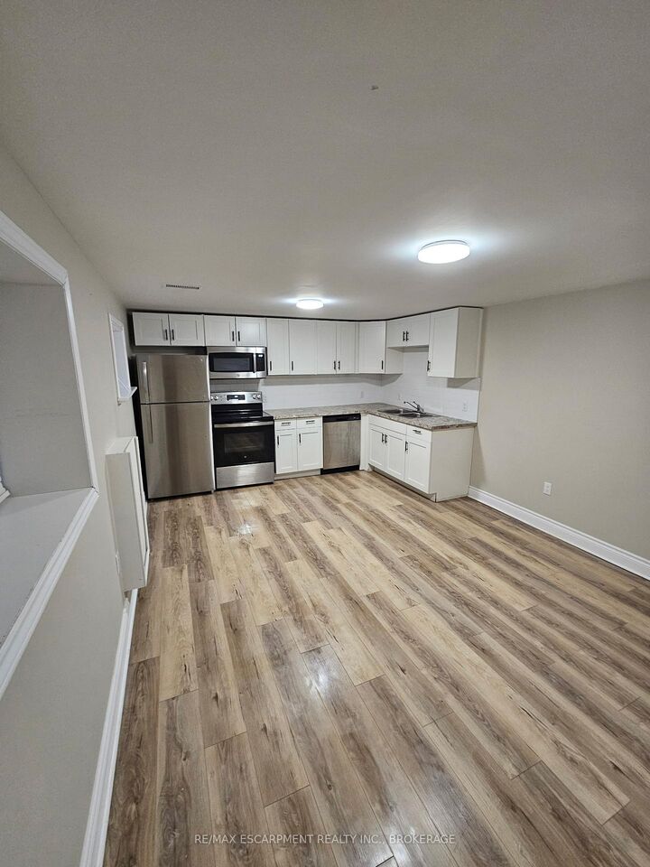 Property Photo: 539 Woodlawn Road 2 ON L3C 3K2