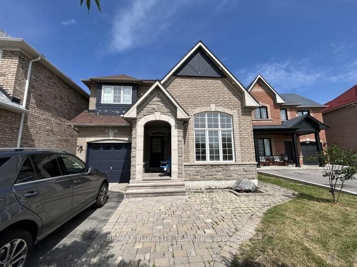 Property Photo: 59 Trish Drive ON L4E 5C4