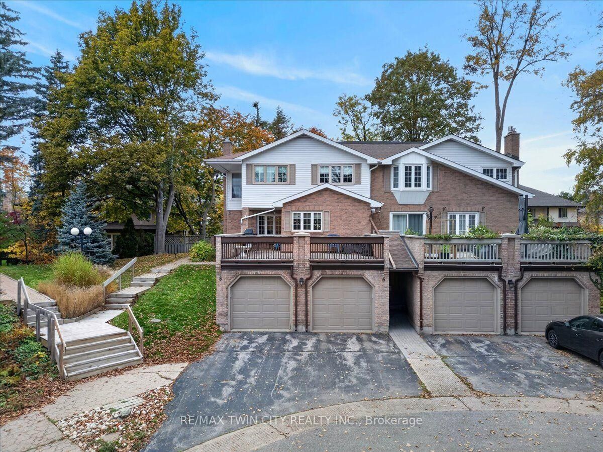 Property Photo:  250 Kingswood Drive 6  ON N2E 2K2 