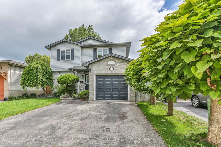 Property Photo:  54 Sunrise Crescent  ON N5V 4V5 
