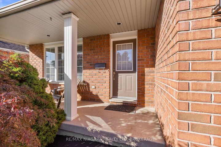 Property Photo:  511 Trillium Avenue  ON L3C 7G9 