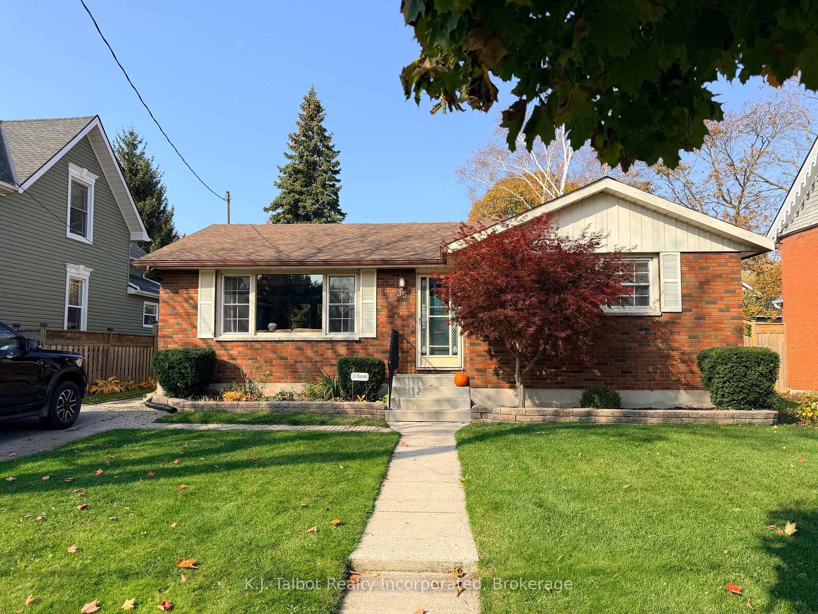 Property Photo:  35 Napier Street  ON N7A 1W2 