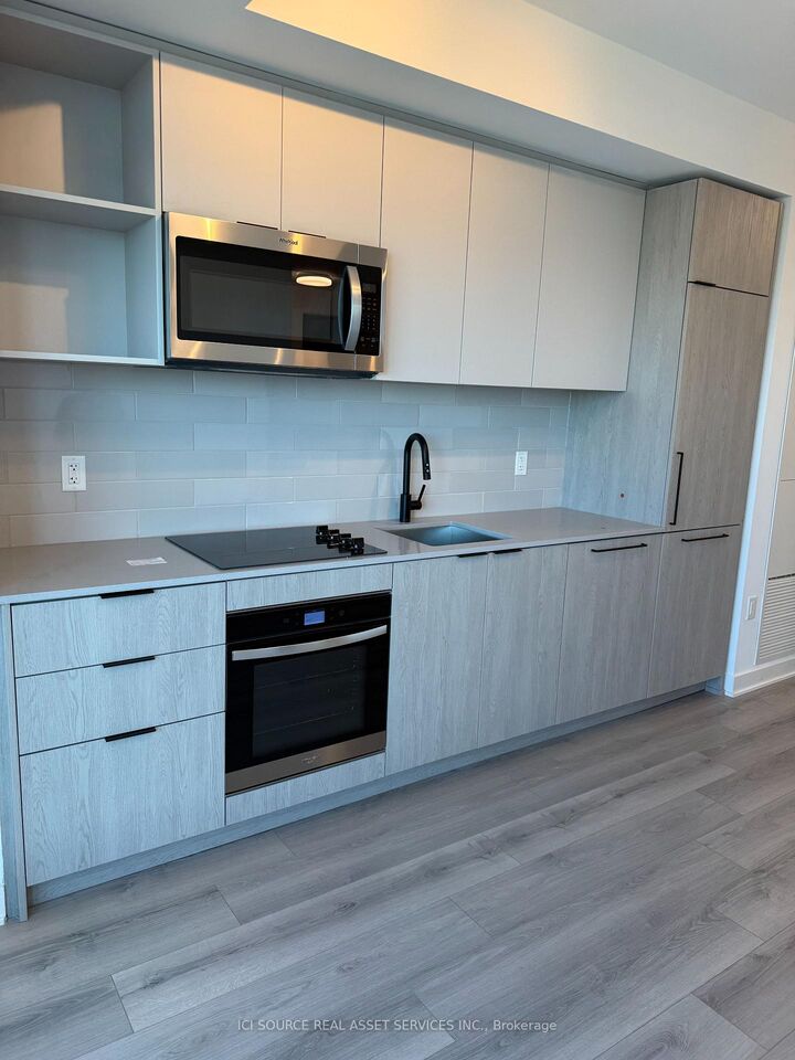 Property Photo:  1185 Dupont Street 1701  ON M6H 0G5 