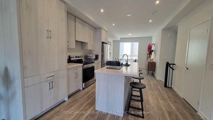 Property Photo:  14 Big Willow Crescent  ON L4E 1P5 