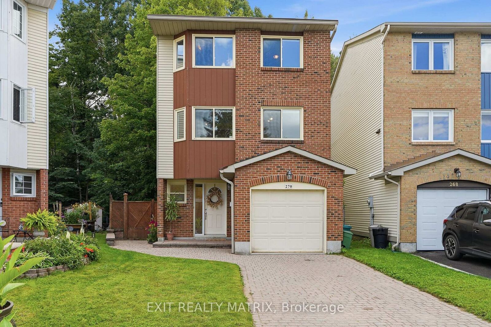 Property Photo:  270 Fernleaf Crescent  ON K1E 2Z4 