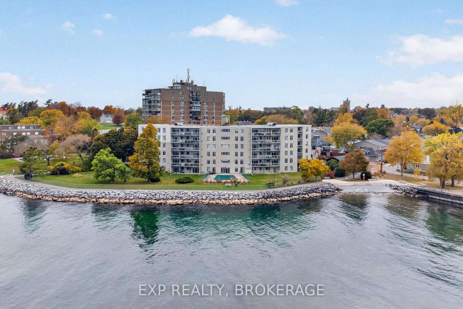 Property Photo:  1 Mowat Avenue 304  ON K7M 1J8 