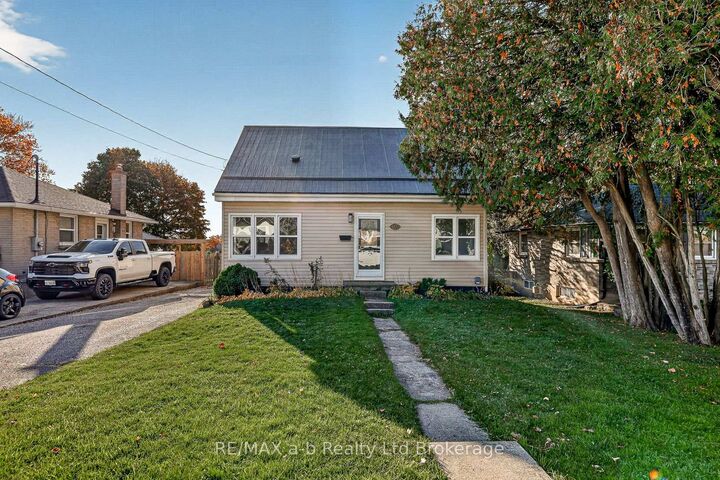 Property Photo:  157 Innes Street  ON N5L 2R6 
