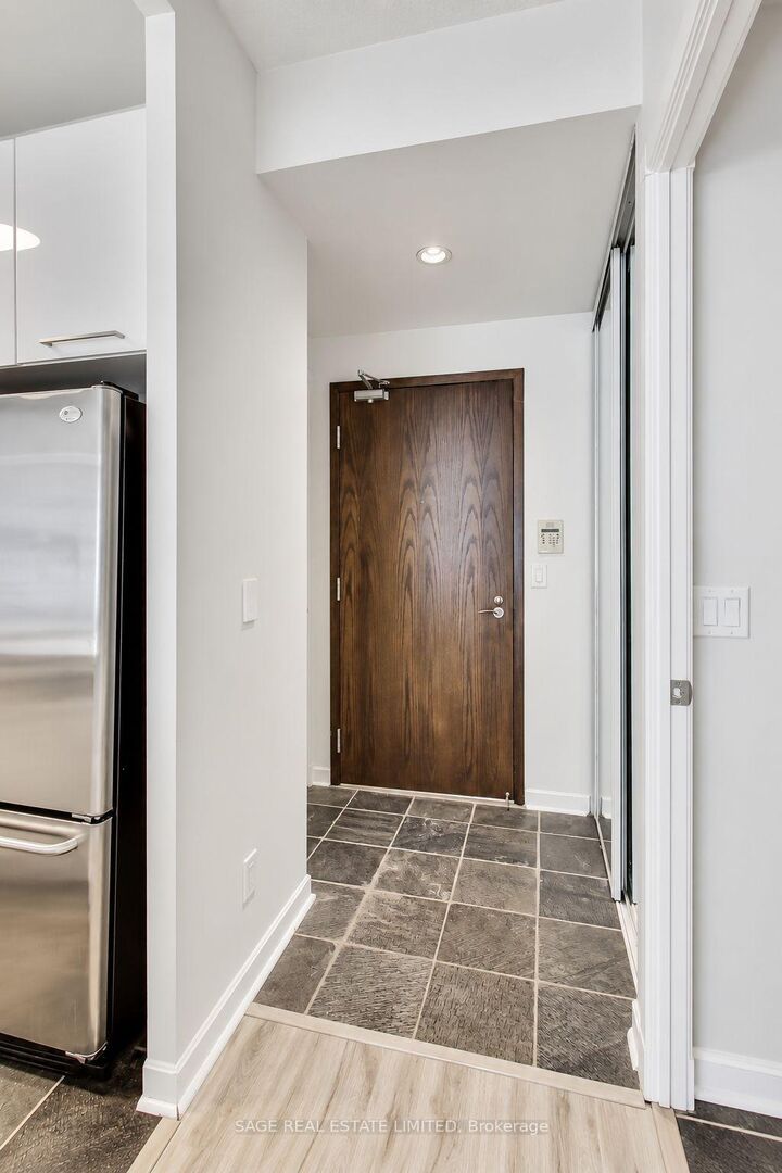Property Photo:  438 Richmond Street W 620  ON M5V 3S6 
