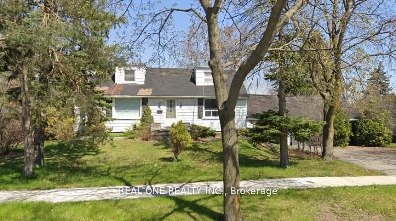 Property Photo:  22 Pleasant View Drive  ON M2J 3P5 