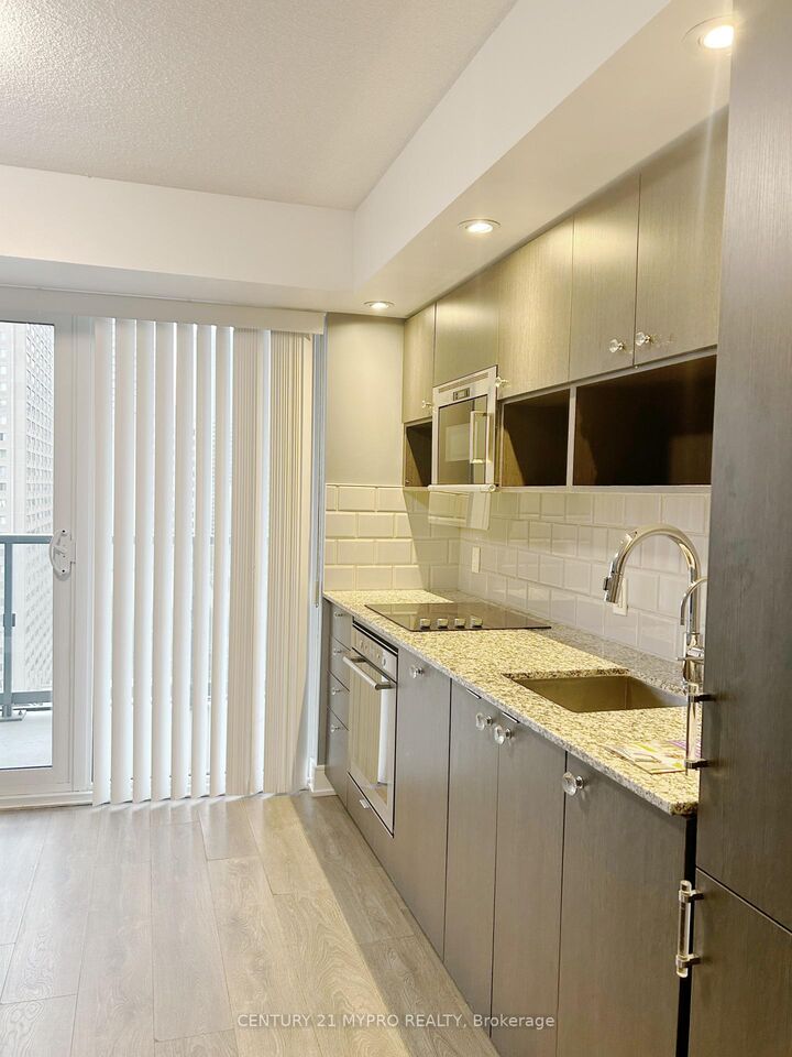 Property Photo:  89 McGill Street 1401  ON M5B 0B1 