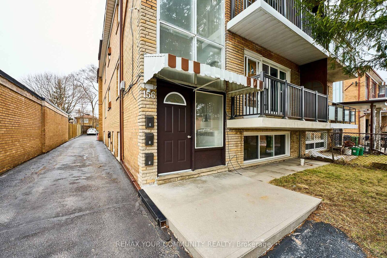 Property Photo:  156 Overbrook Place 2  ON M3H 4P9 