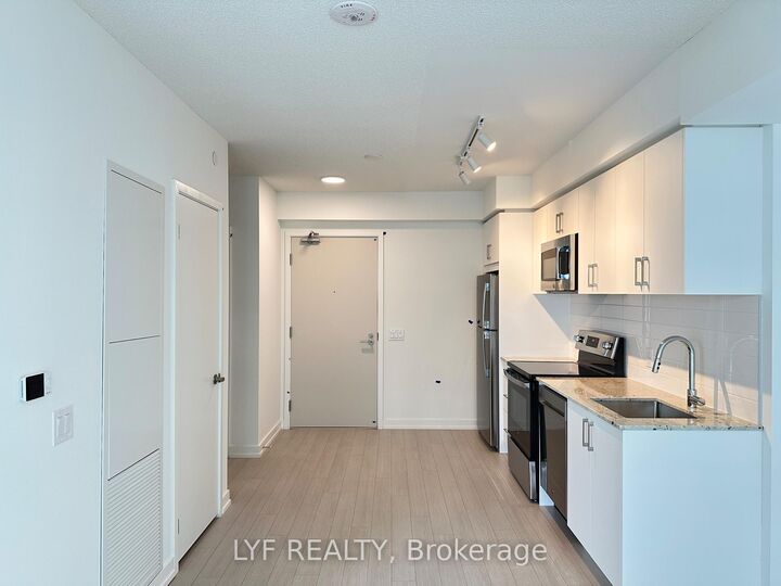Property Photo:  4010 Eglinton Avenue W 1207  ON M9A 0G5 