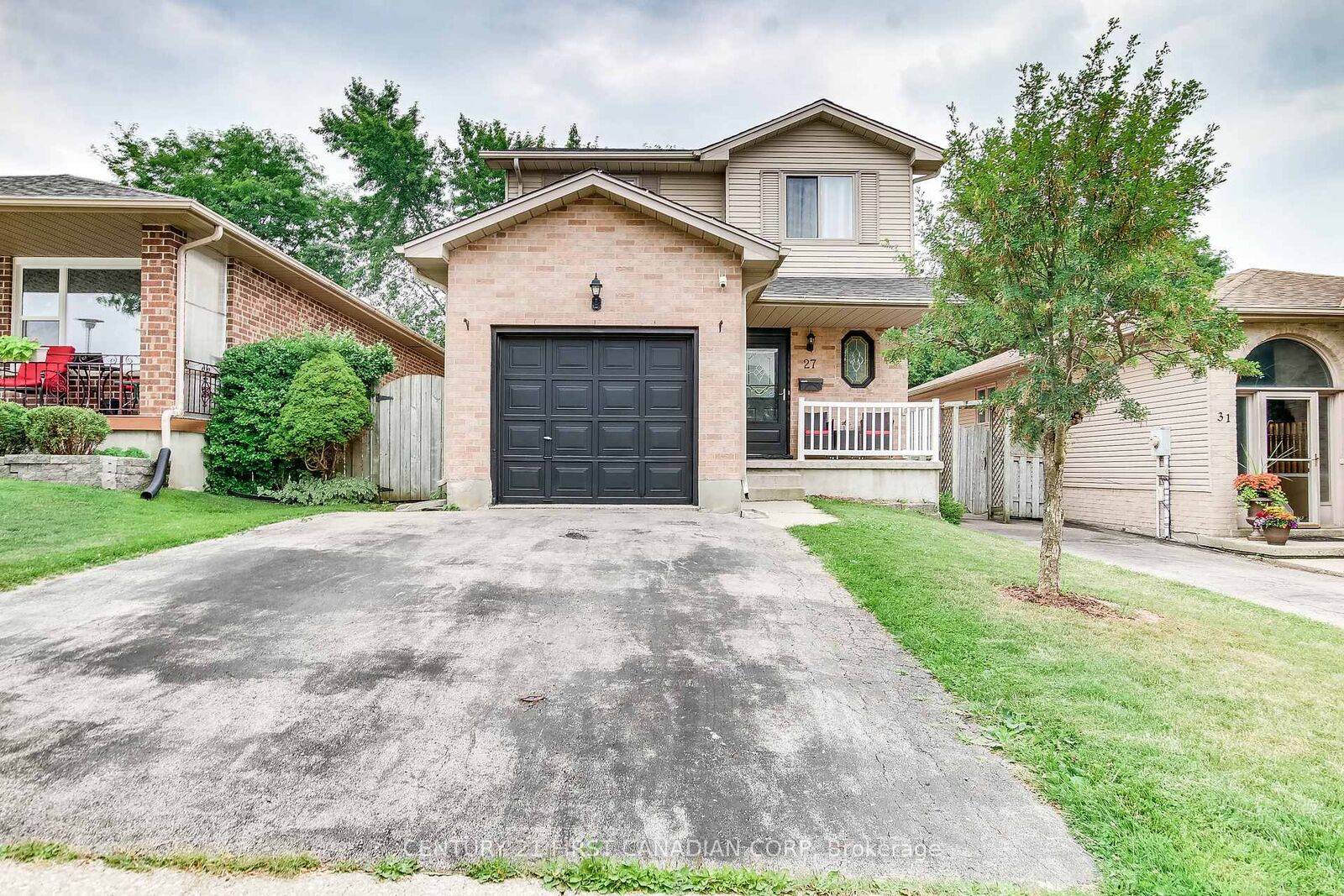 Property Photo:  27 Gerald Crescent  ON N5Z 5A3 