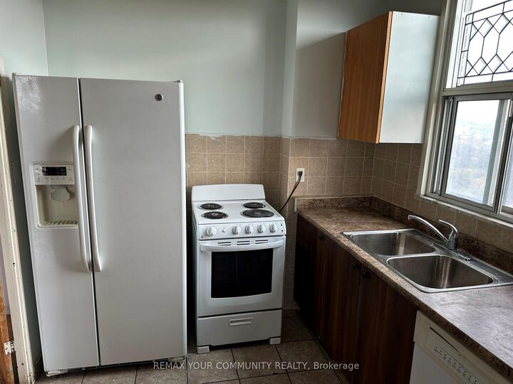 Property Photo:  15 Vicora Linkway N/A 1603  ON M3C 1A9 