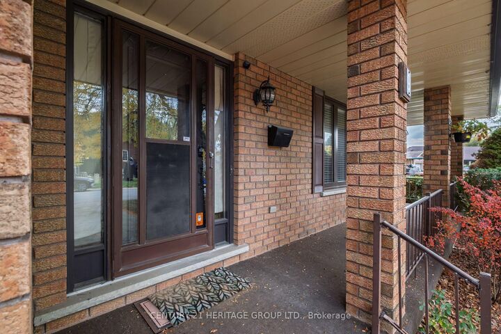 Property Photo:  9 Lilac Court  ON N3R 7N3 