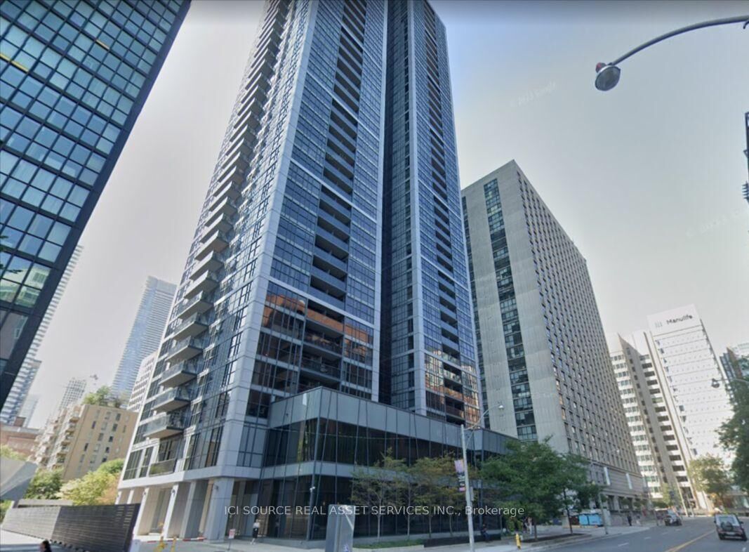 Property Photo: 28 Ted Rogers Way 3906 ON M4Y 2J4