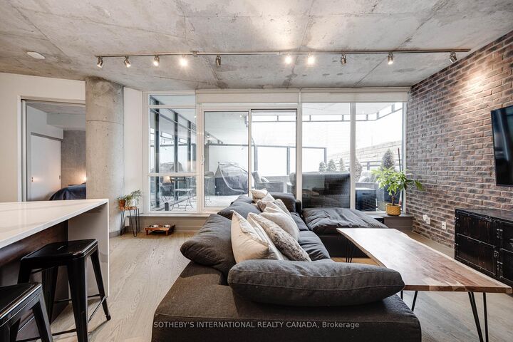Property Photo:  318 King Street 202  ON M5A 0C1 