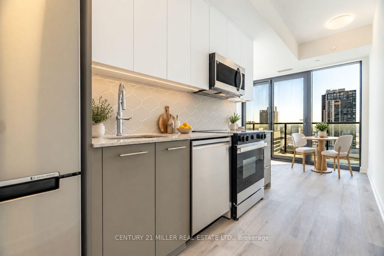 Property Photo:  30 Francis Street S 1704  ON N2G 0H1 