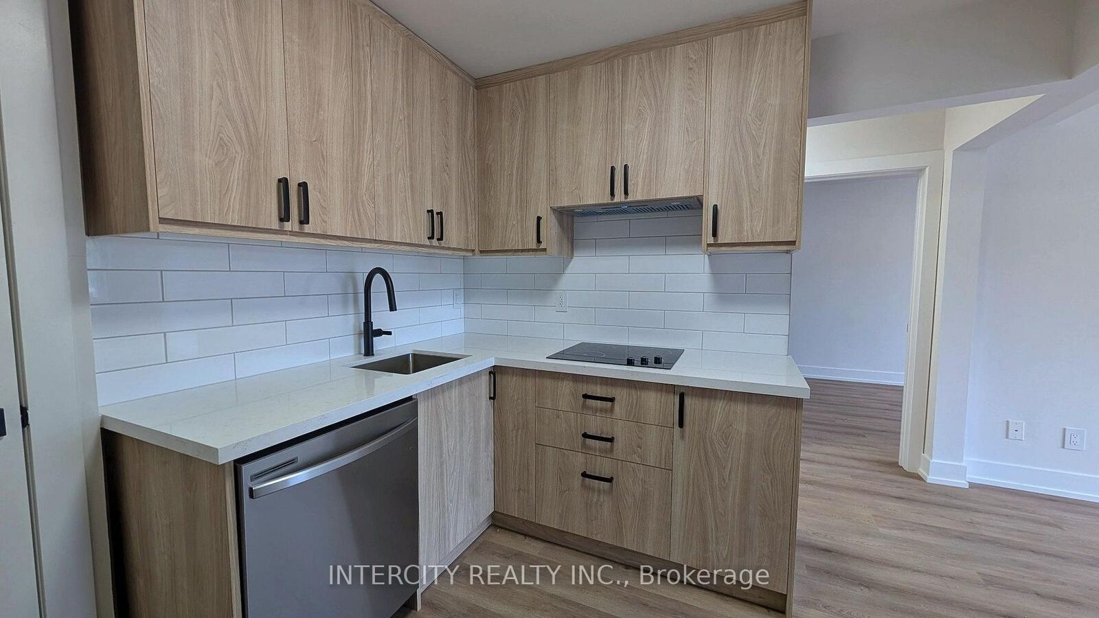 Property Photo:  706 The Queensway N/A B  ON M8Y 1L3 