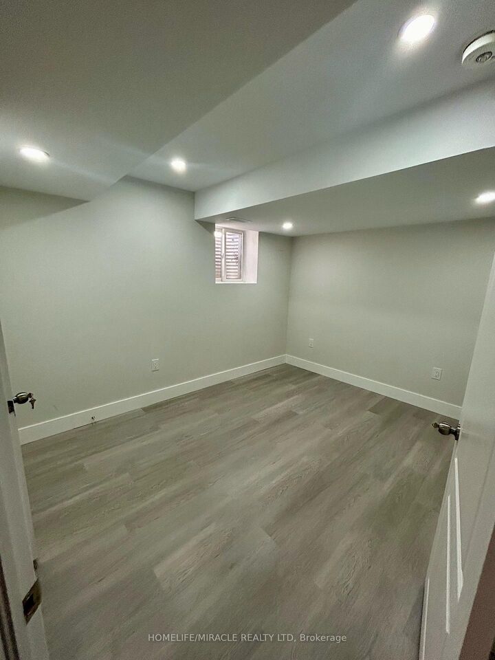 Property Photo: 8702 Chickory Trail Bsmt ON L2H 2Y6