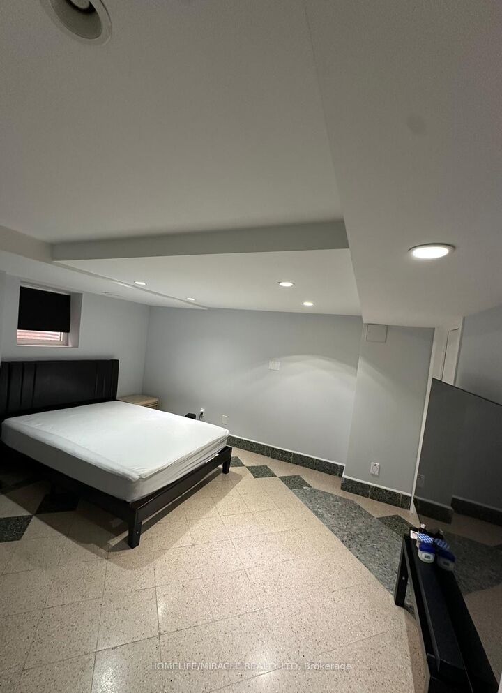 Property Photo:  22 Aspenwood Trail  ON L7C 1B7 