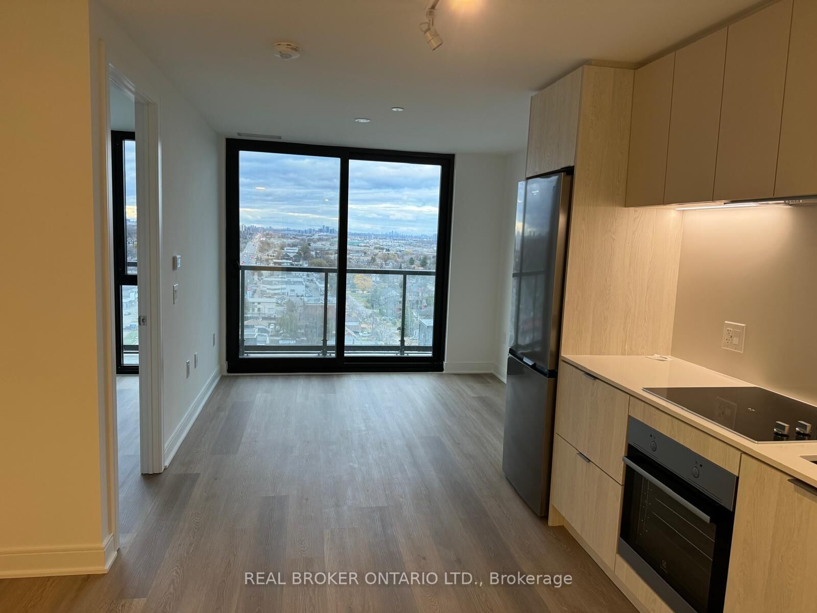 Property Photo:  86 Dundas Street E 1605  ON L5A 1W4 