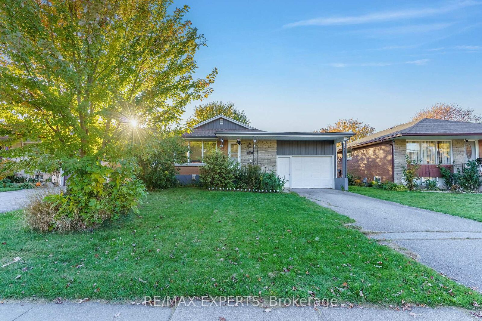 Property Photo:  144 Elm Street Main  ON L3K 4N4 