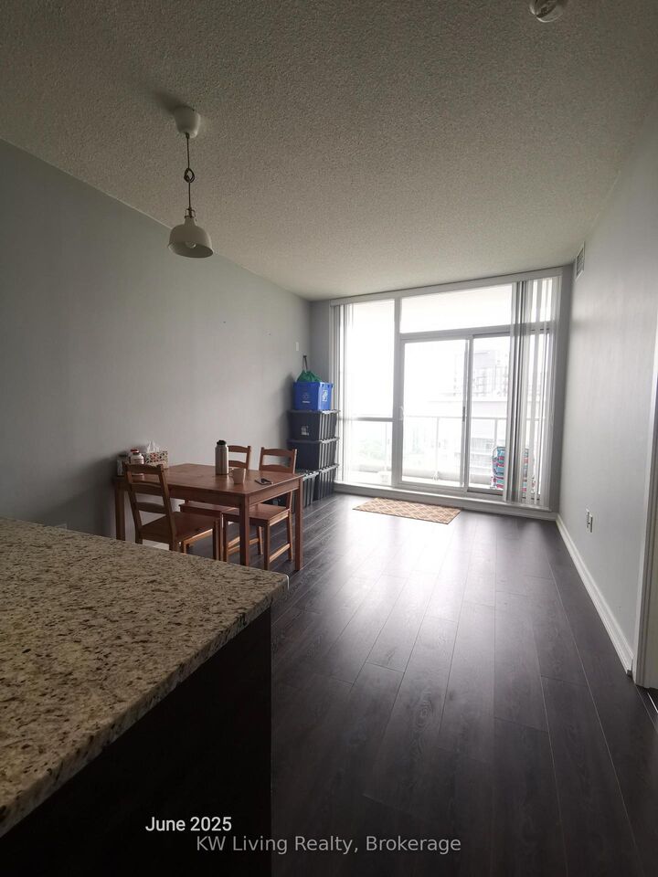 Property Photo:  70 Forest Manor Road 2805  ON M2J 0A9 