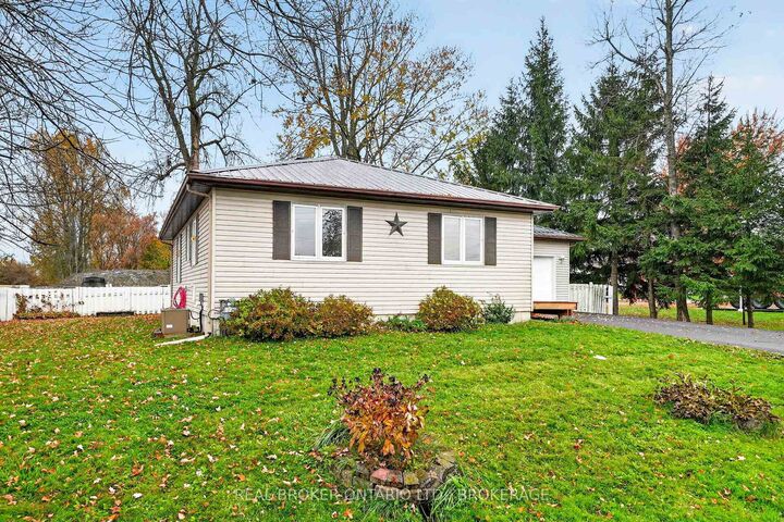 Property Photo:  5 Macdonald Street  ON K0C 1N0 