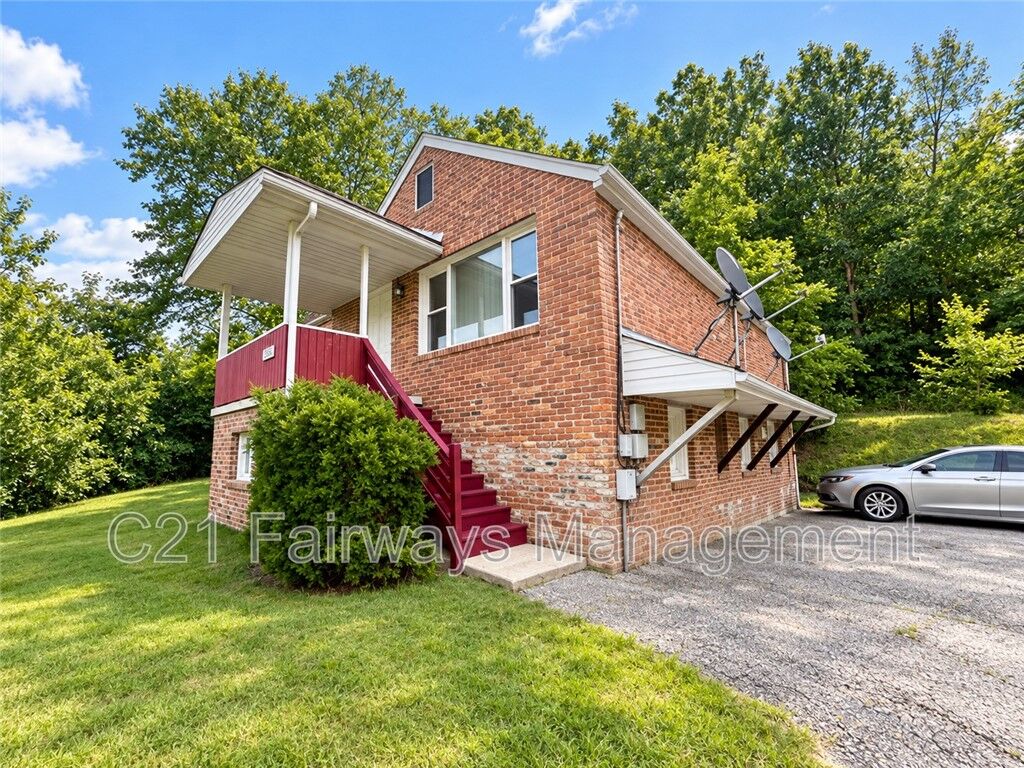 Property Photo:  2551 Tilbrook Rd  PA 15146 