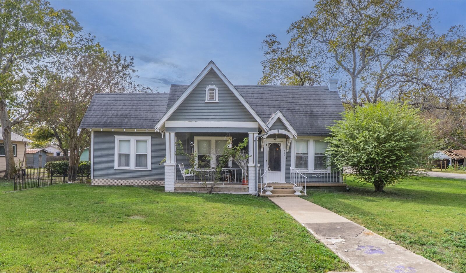 Property Photo:  302 Alva Street  TX 76578 