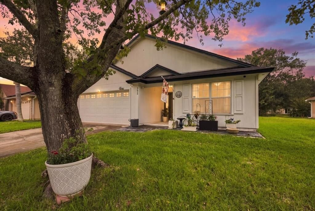 Property Photo:  5615 Blue Pacific Drive  FL 32257 