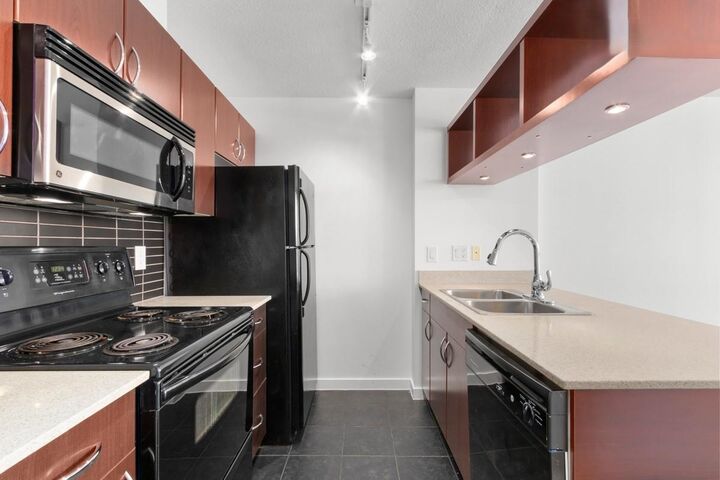 Property Photo:  938 Smithe Street 2011  BC V6Z 0A4 