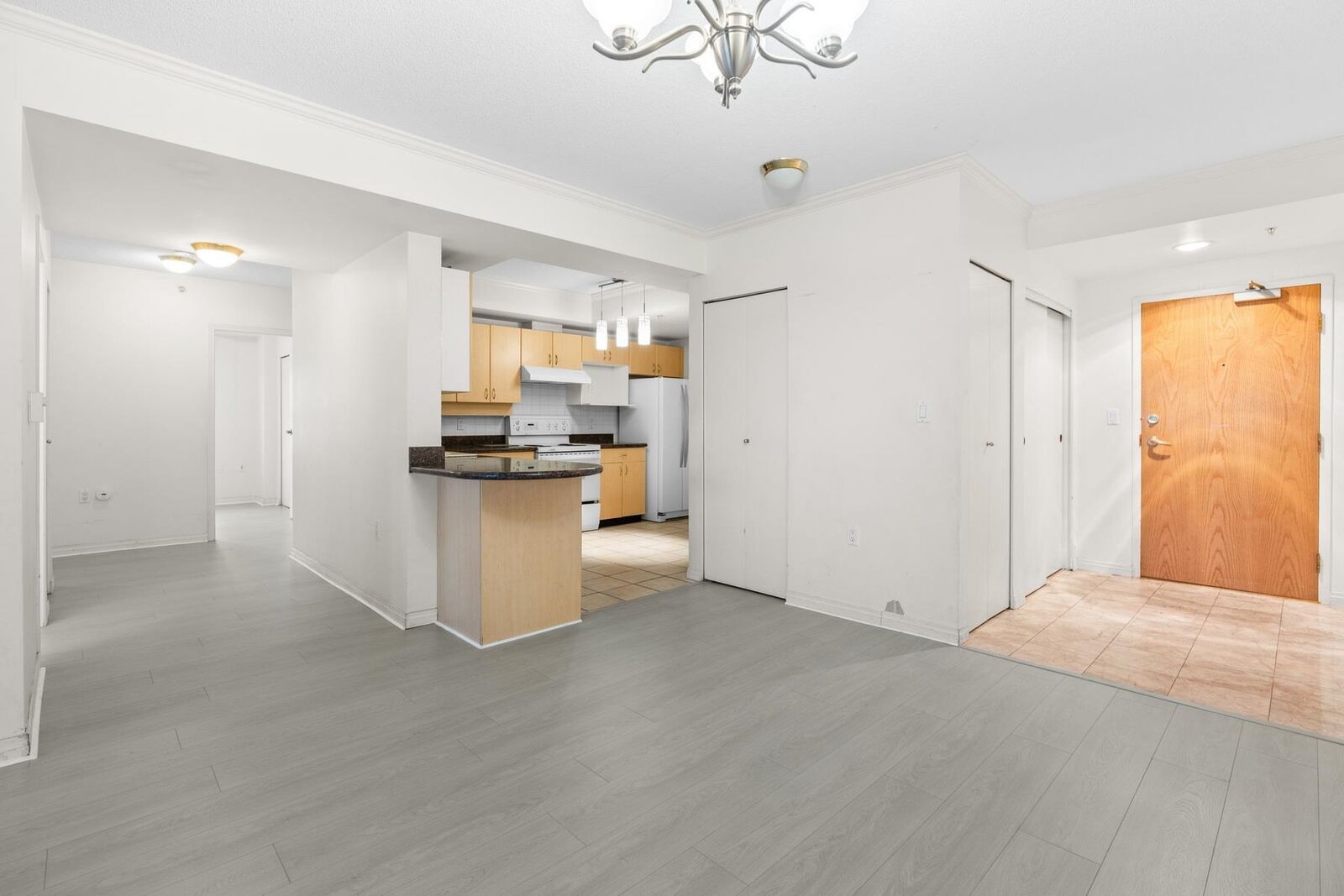 Property Photo:  6611 Cooney Road 1605  BC V6Y 4C5 