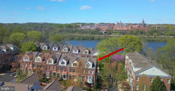 Property Photo:  1501 22nd Street N  VA 22209 