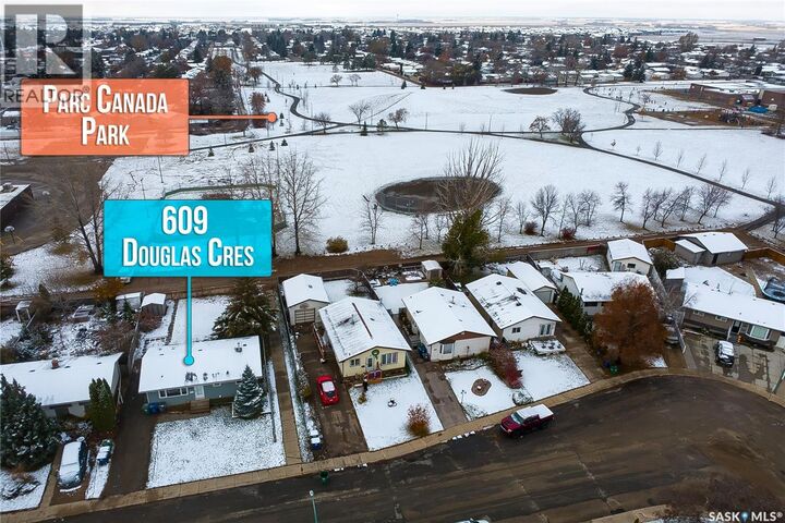 Property Photo:  609 Douglas Crescent  SK S7L 4T8 