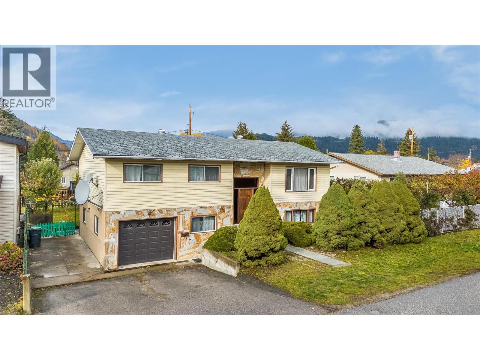 Property Photo:  310 7th Avenue  BC V1N 1P9 