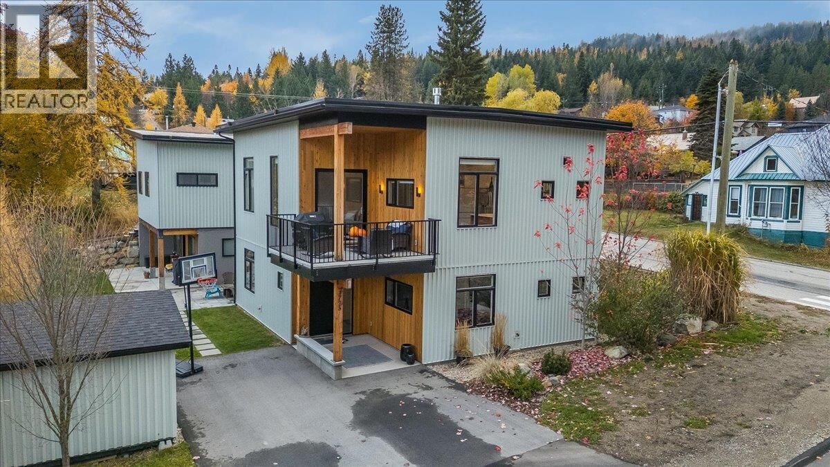 Property Photo:  1725 Cook Avenue  BC V0G 1Y0 