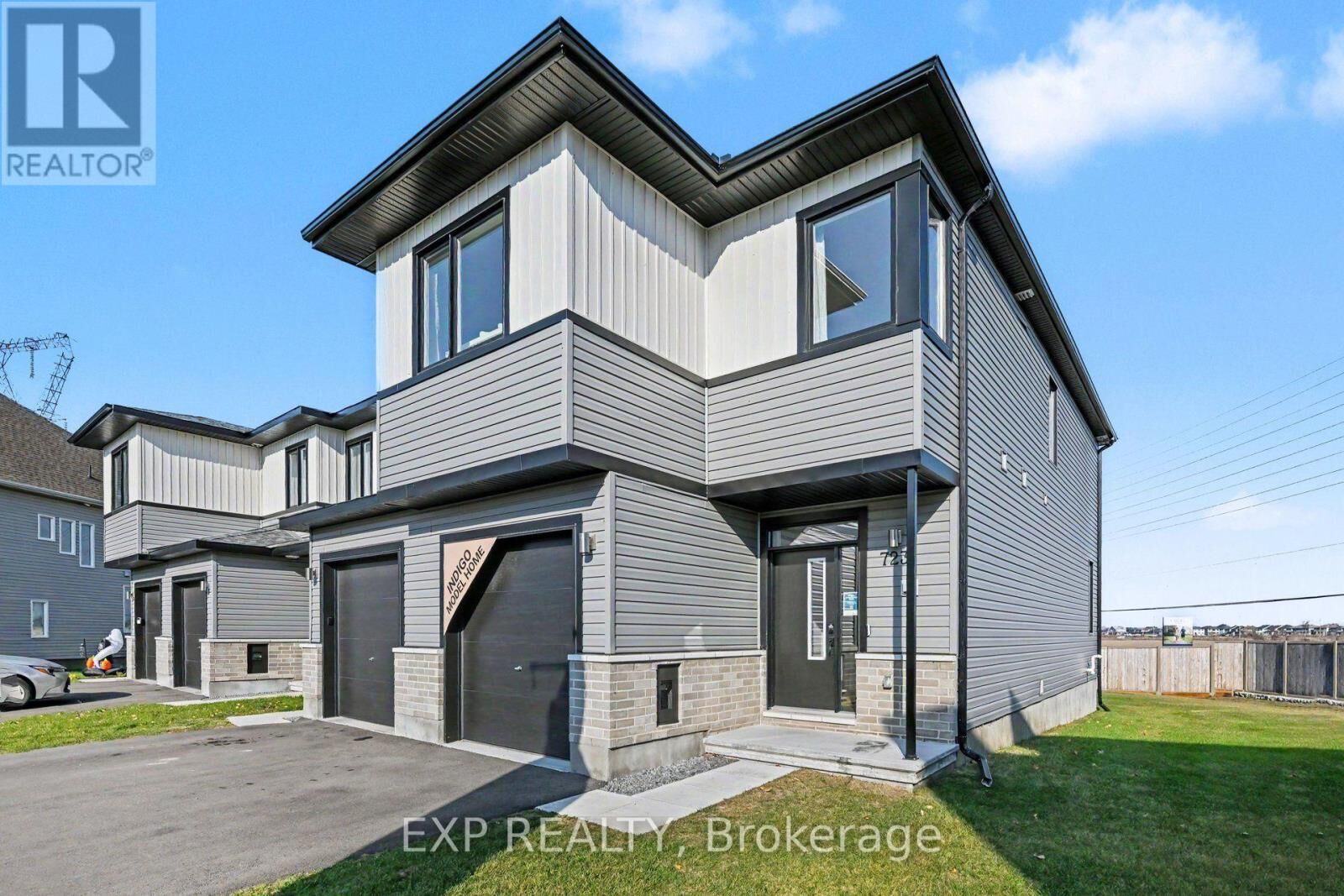 Property Photo: 723 Maverick Crescent ON K2S 2X1