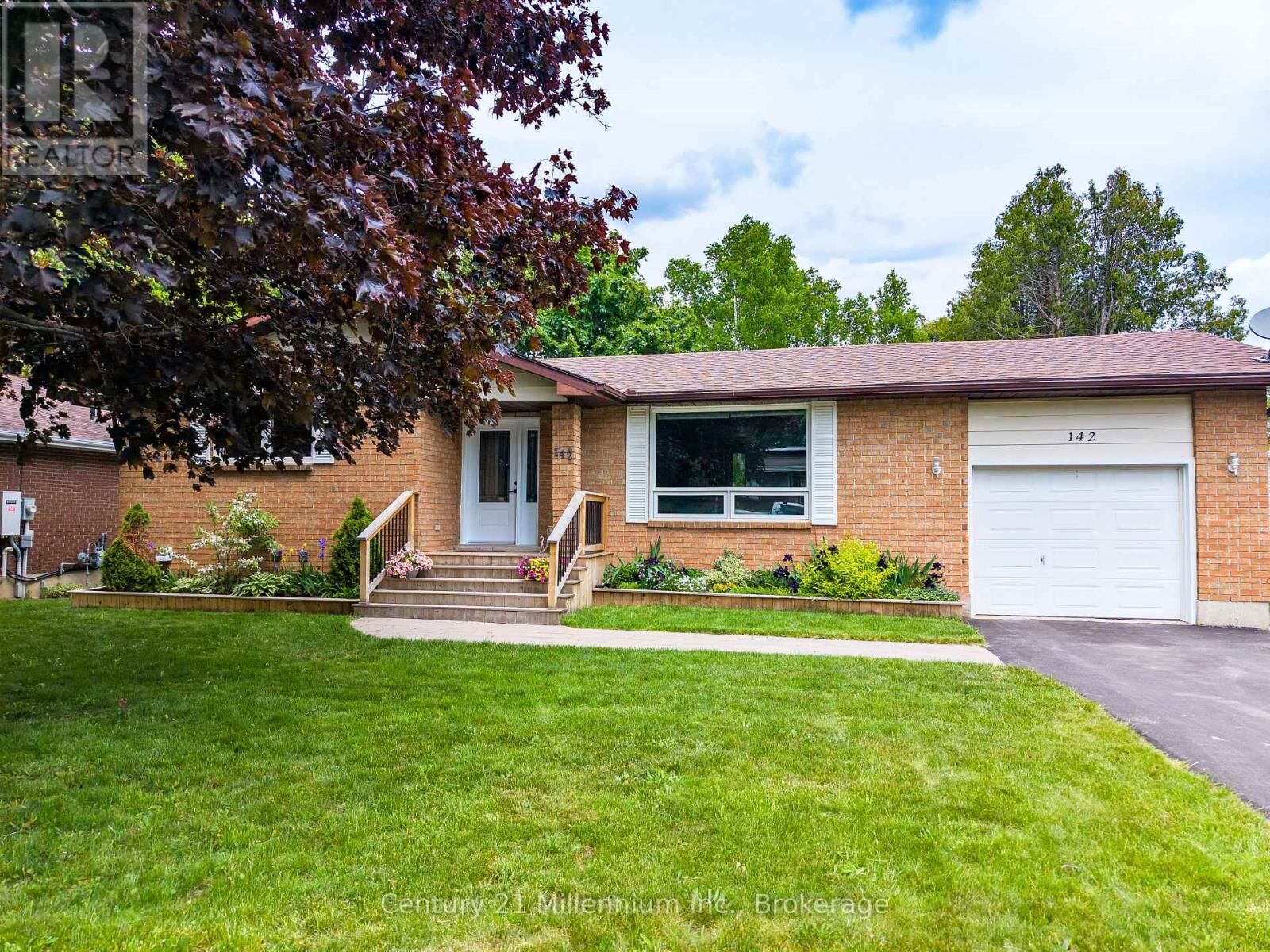Property Photo:  142 Arthur Street East  ON N0H 2P0 