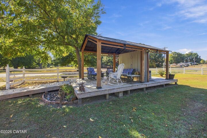 Property Photo:  300 Woodlawn Street  TN 38233 