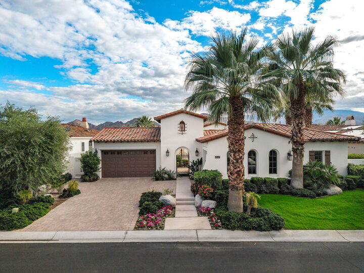Property Photo: 76197 Via Saturnia CA 92210